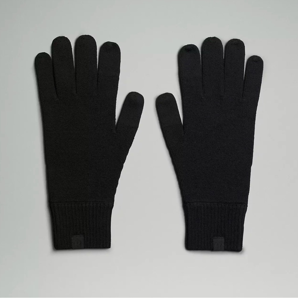 Lululemon black merino wool warm revelation gloves